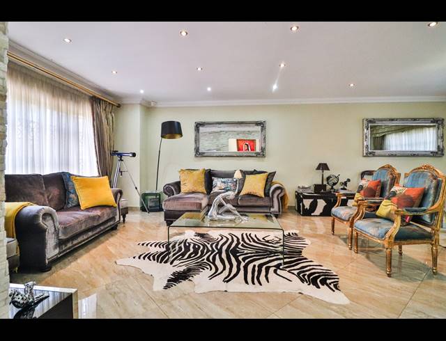 3 BEDROOM SIMPLEX TO LET IN SCOTTSVILLE